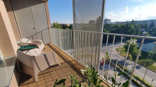 Stylish apartment near Old Town with AC and parking