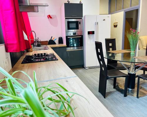 Centre Perpignan, à deux pas du Castillet, Appart T3 75m2 à 10min de plages pré des commerces