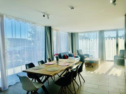 a dining room with a table and chairs at Architektenhaus c5 mit Seesicht in Öhningen