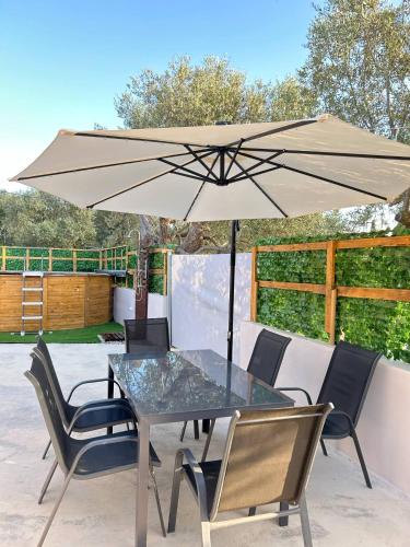 Ein Patio oder anderer Außenbereich in der Unterkunft Κτημα Εριφυλλη