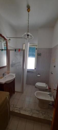 Koupelna v ubytování Appartamento fronte mare sulla riviera di ponente