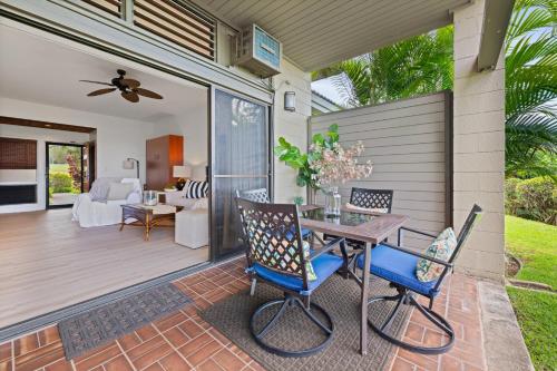 En terrasse eller udendørsområde på Kapalua Ridge Villa 2712