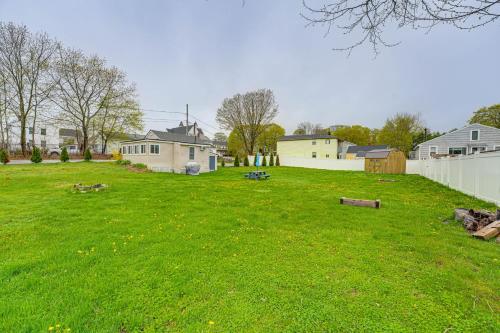 Photo de la galerie de l'établissement Large Yard Walkable Cottage in Old Orchard Beach!, à Old Orchard Beach