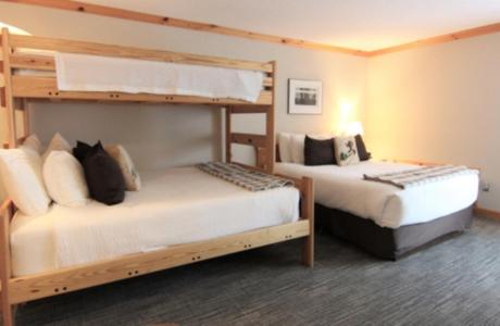 Ένα ή περισσότερα κρεβάτια σε δωμάτιο στο Selkirk Lodge
