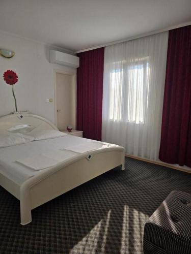 Apartments with parking space Palit, Rab - 4983