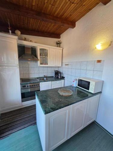 Apartments with parking space Palit, Rab - 4983