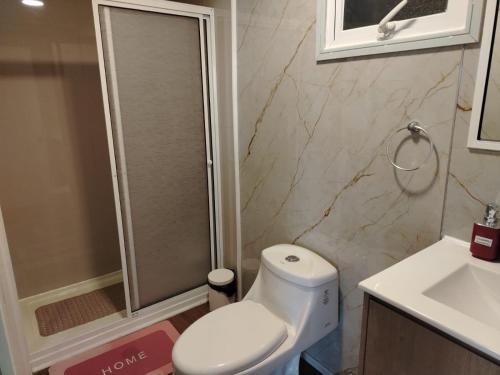 Ένα μπάνιο στο My House Lucy in Valparaiso