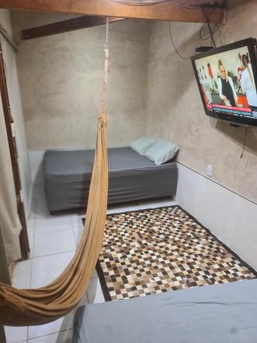 Televisyen dan/atau pusat hiburan di kitnet