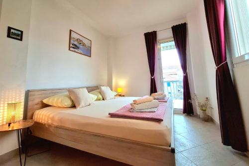 Apartments by the sea Trogir - 24405
