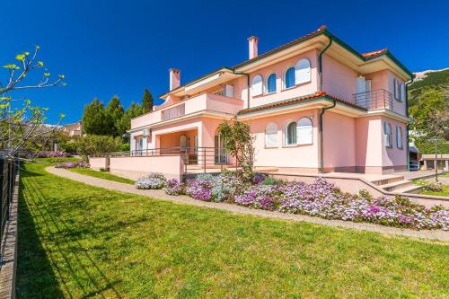 Apartments with a parking space Baska, Krk - 24415