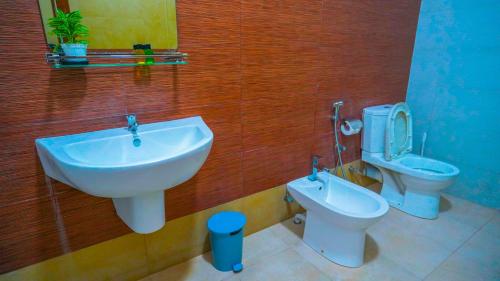 a bathroom with a sink and a toilet at Serene Villa Airport Transit in Katunayake