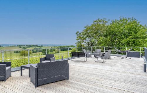Μπαλκόνι ή βεράντα στο Awesome Home In Belves-De-Castillon