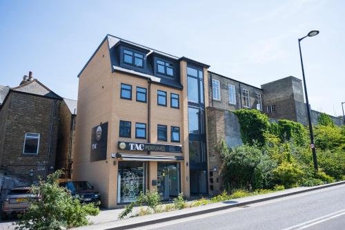 a building on the side of a street at Modern 2 Bedroom Flat, Central Chatham, Self Check-in in Chatham