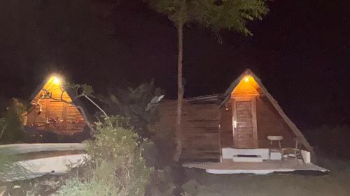 Imagen de la galería de Triangular house and hot spring, en Kubupenlokan