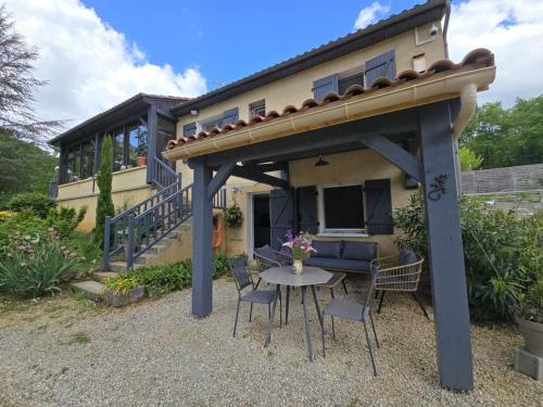 Appartement cosy avec terrasse et piscine dans le Périgord Noir - FR-1-616-473