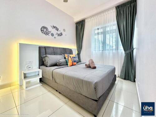 a bedroom with a bed and a window at Pangsapuri Meridian by RR JBcity in Nusajaya