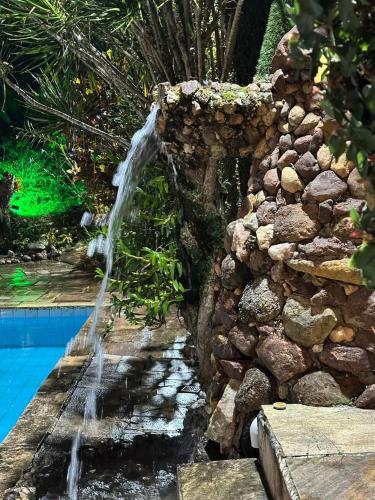 Kolam renang di atau dekat dengan Sítio Mendes