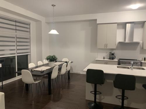 a kitchen with a table and chairs in a kitchen at Detached New Modern House In South Barrie - Built H plus ME Technology in Barrie