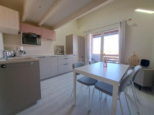 T2 Duplex Refait à Neuf, Proche Plages, Parking et WIFI - FR-1-521-255