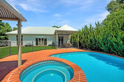 Πισίνα στο ή κοντά στο Francis Retreat- Echuca Holiday Homes