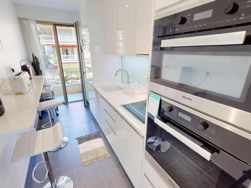 Spacieux 2P rénové face mer avec terrasse et garage