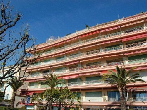 Spacieux 2P rénové face mer avec terrasse et garage