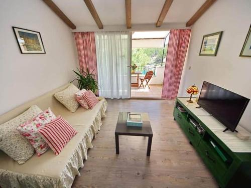 Blissful Bay Apartments Vrboska - One Bedroom Apartment with Balcony