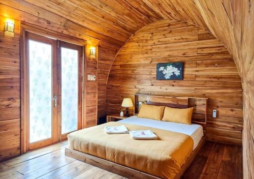 Ένα ή περισσότερα κρεβάτια σε δωμάτιο στο Catba Backpackers Hostel & Pool Bar