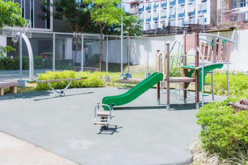 Ein Kinderspielbereich in der Unterkunft Avida Towers Riala IT PARK Cozy Studio