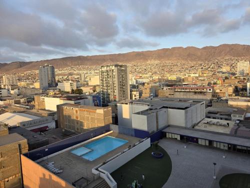a view of a city with buildings and a swimming pool at Hermoso Departamento central en Antofagasta EDIFICIO ICONO in Antofagasta