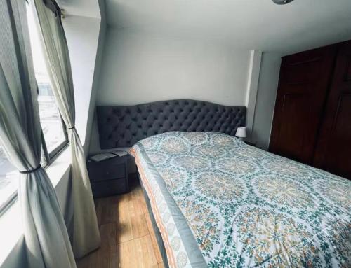 Una cama o camas en una habitación de Casa de las Flores