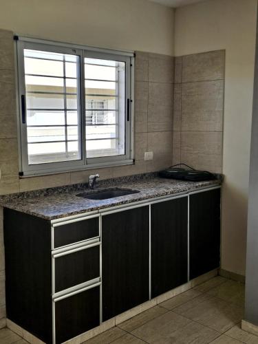 a kitchen with a sink and a window at Monoambiente amoblado in Rivadavia