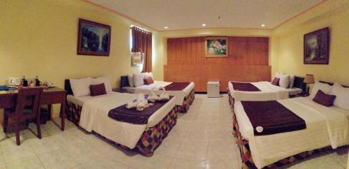 Ένα ή περισσότερα κρεβάτια σε δωμάτιο στο Hotel Asuncion