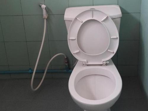 Ένα μπάνιο στο New Maleena Ville Hotel