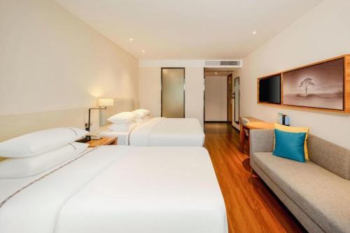 Ένα ή περισσότερα κρεβάτια σε δωμάτιο στο JTOUR Inn Hechi Yizhou Municipal Central Plaza