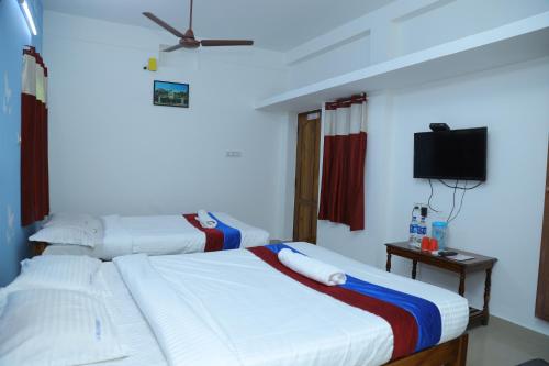 Katil atau katil-katil dalam bilik di La Belle Residency Near Auroville Beach
