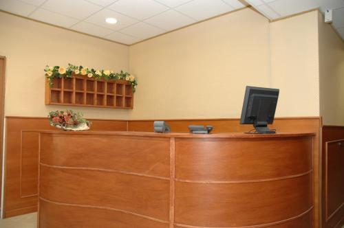 a reception desk with a television on top of it at Hotel Shasa in Rome