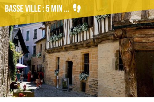 a picture of a building with people walking down a street at Logement de caractère en haute ville de Quimperlé in Quimperlé