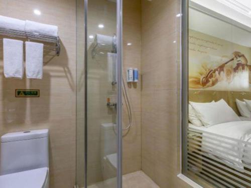a bathroom with a shower with a toilet and a shower at Vienna Hotel Shandong Dezhou Government Shopping Plaza in Dezhou