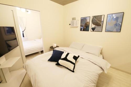 S Room 201