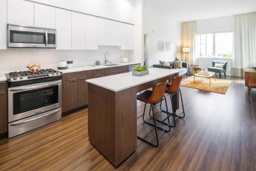 a kitchen with a stove and a counter top at Verve Mountain View in Mountain View