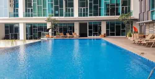 Πισίνα στο ή κοντά στο Spacious Modern Soho Brooklyn Apartment Alam Sutera