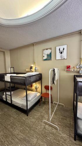 a room with two bunk beds and a chair at Casa Artemisa hostal in Guadalajara