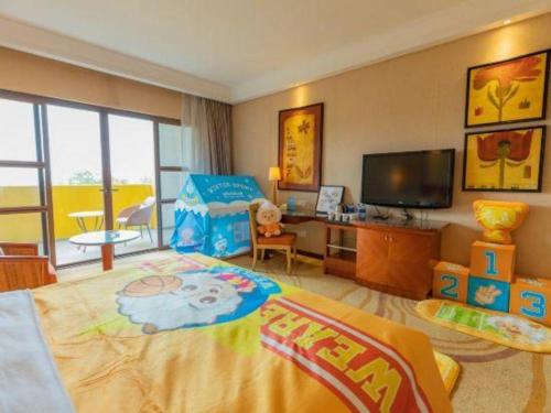 a childs bedroom with a large room with a television at Ocean Spring Metropark Hotel Zhuhai in Zhuhai