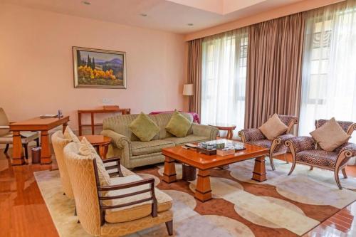 a living room with a couch and a table at Ocean Spring Metropark Hotel Zhuhai in Zhuhai