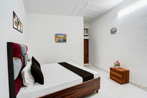 Katil atau katil-katil dalam bilik di Super Hotel O Burari New Delhi