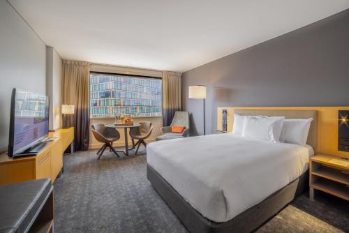 Katil atau katil-katil dalam bilik di Novotel Sydney Darling Harbour