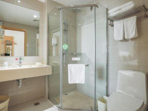 Un baño de GreenTree Inn Zhangjiagang Yangshe Old Street Stadium