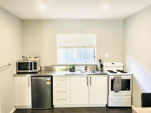 Η κουζίνα ή μικρή κουζίνα στο Christchurch Motel