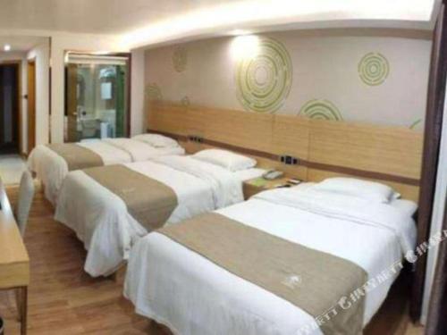 Ένα ή περισσότερα κρεβάτια σε δωμάτιο στο GreenTree Inn Qingyuan Qinghe Avenue Branch